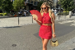??哈利今天為何如此生猛？原來是有美女女友抱抱鼓勵??