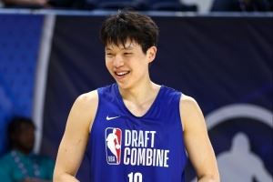 青島日報：無緣NBA選秀“小綠屋”意料之中，楊瀚森簽位基本確定